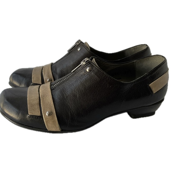 fidgi Shoes - Elegant Black and Tan Women's Oxfords